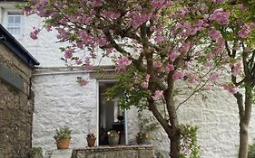 The White House At The Tinners Arms